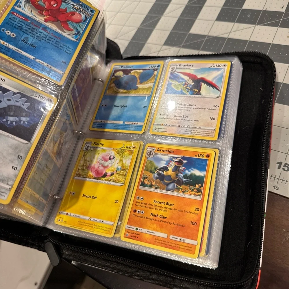 Pokémon Binder-Nearly Full - Picture 11 of 17